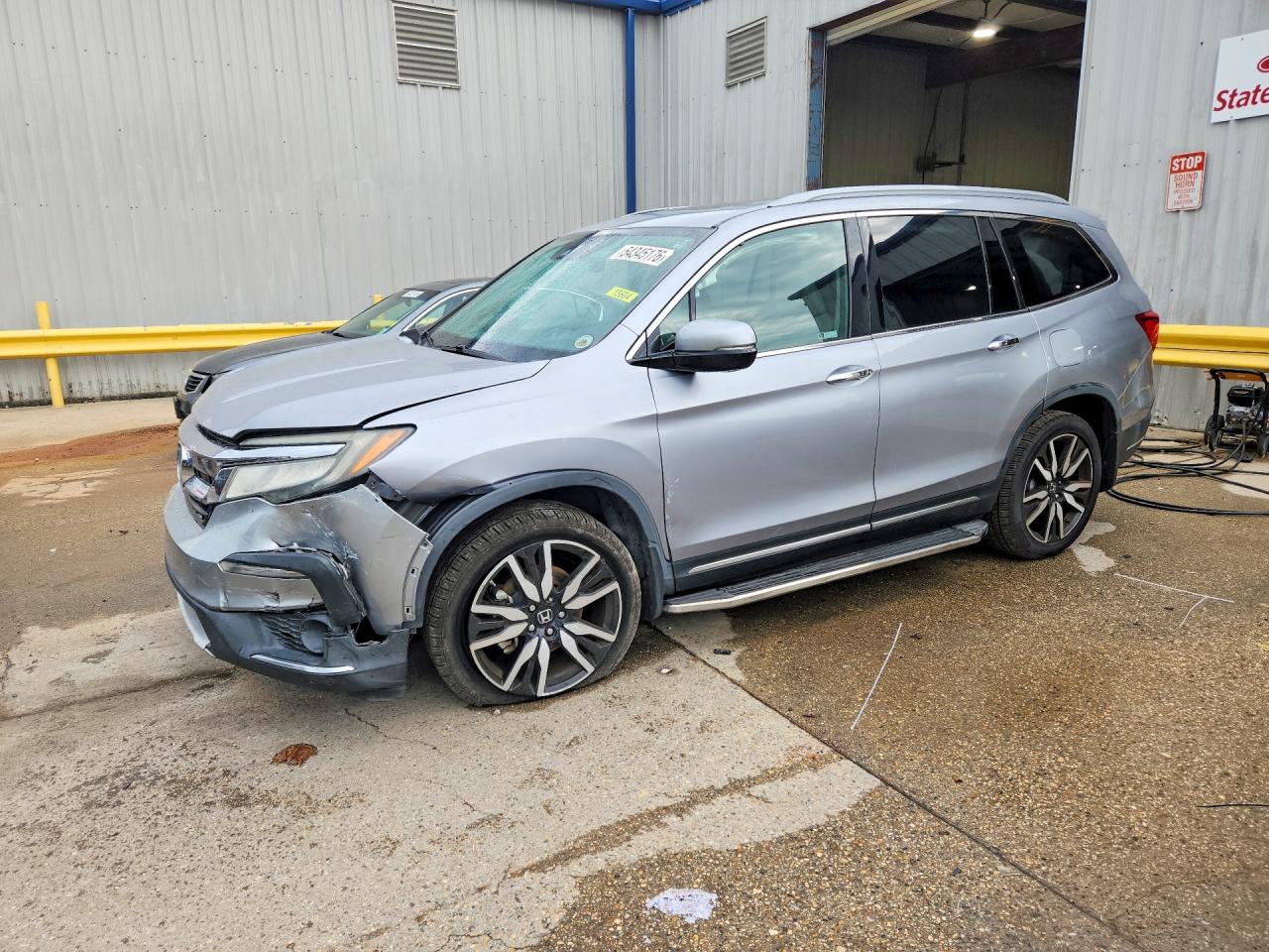 Salvage Honda Pilot Image