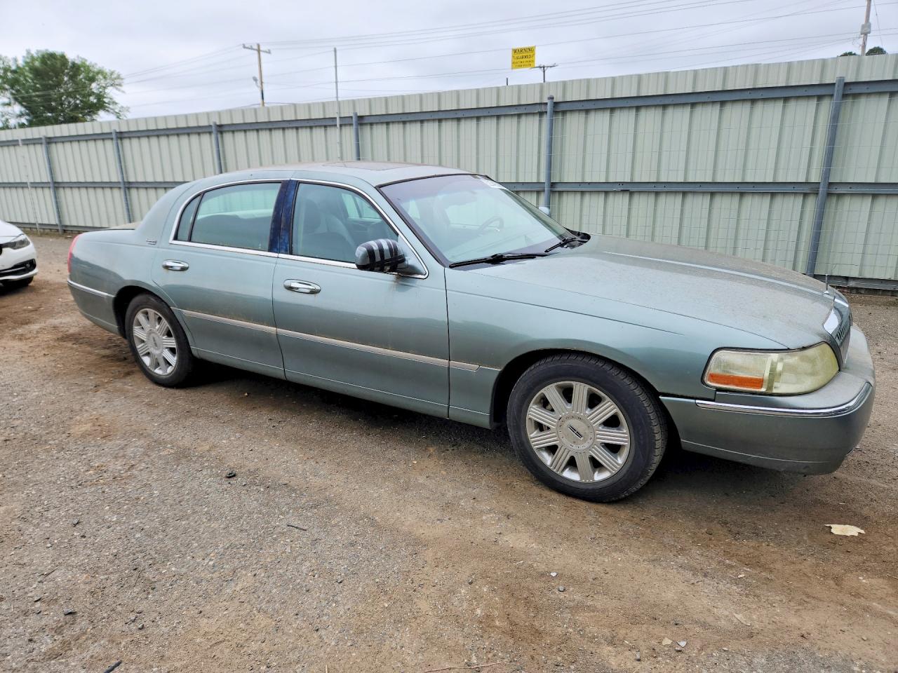 Lincoln Towncar Signature Limited