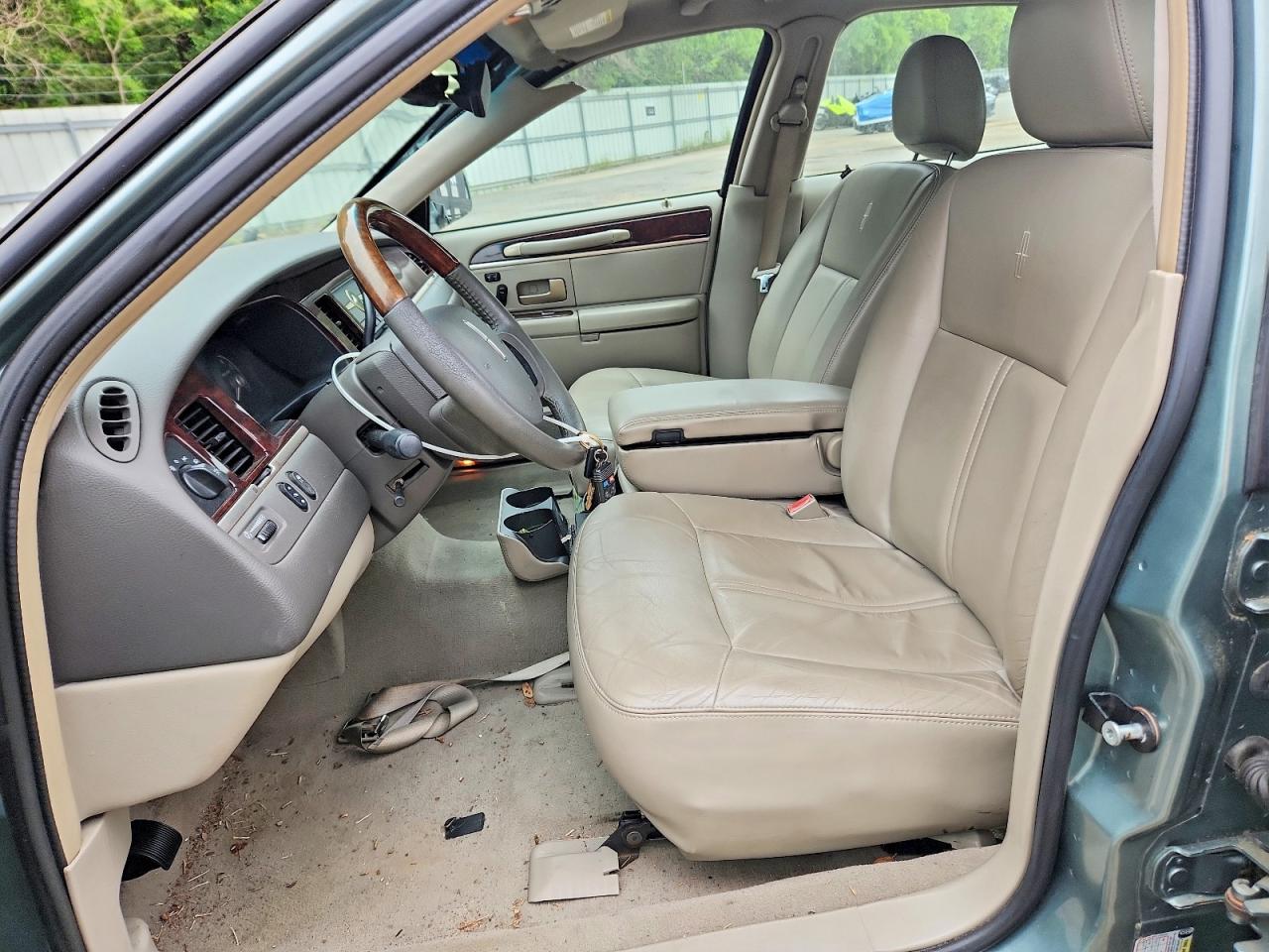 Lincoln Towncar Signature Limited