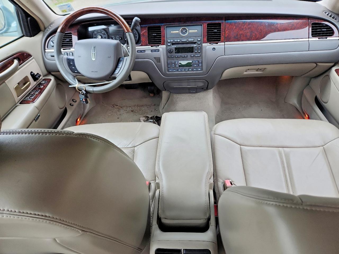 Lincoln Towncar Signature Limited