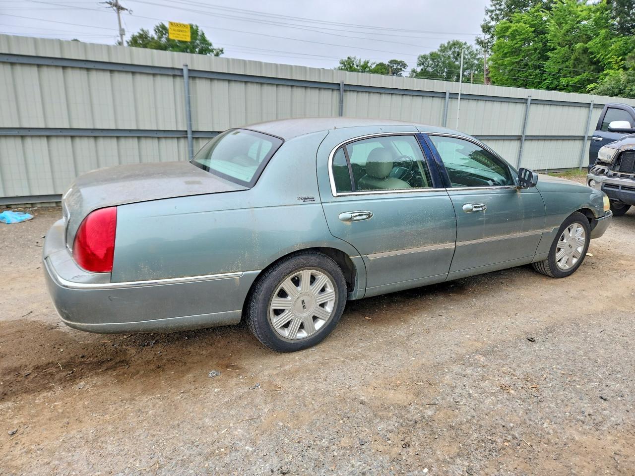 Lincoln Towncar Signature Limited