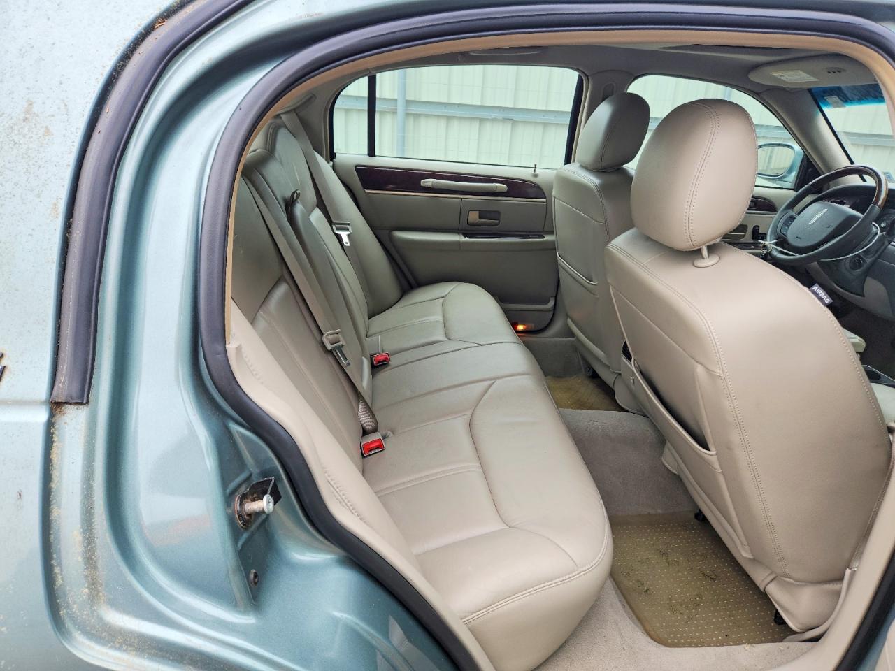 Lincoln Towncar Signature Limited