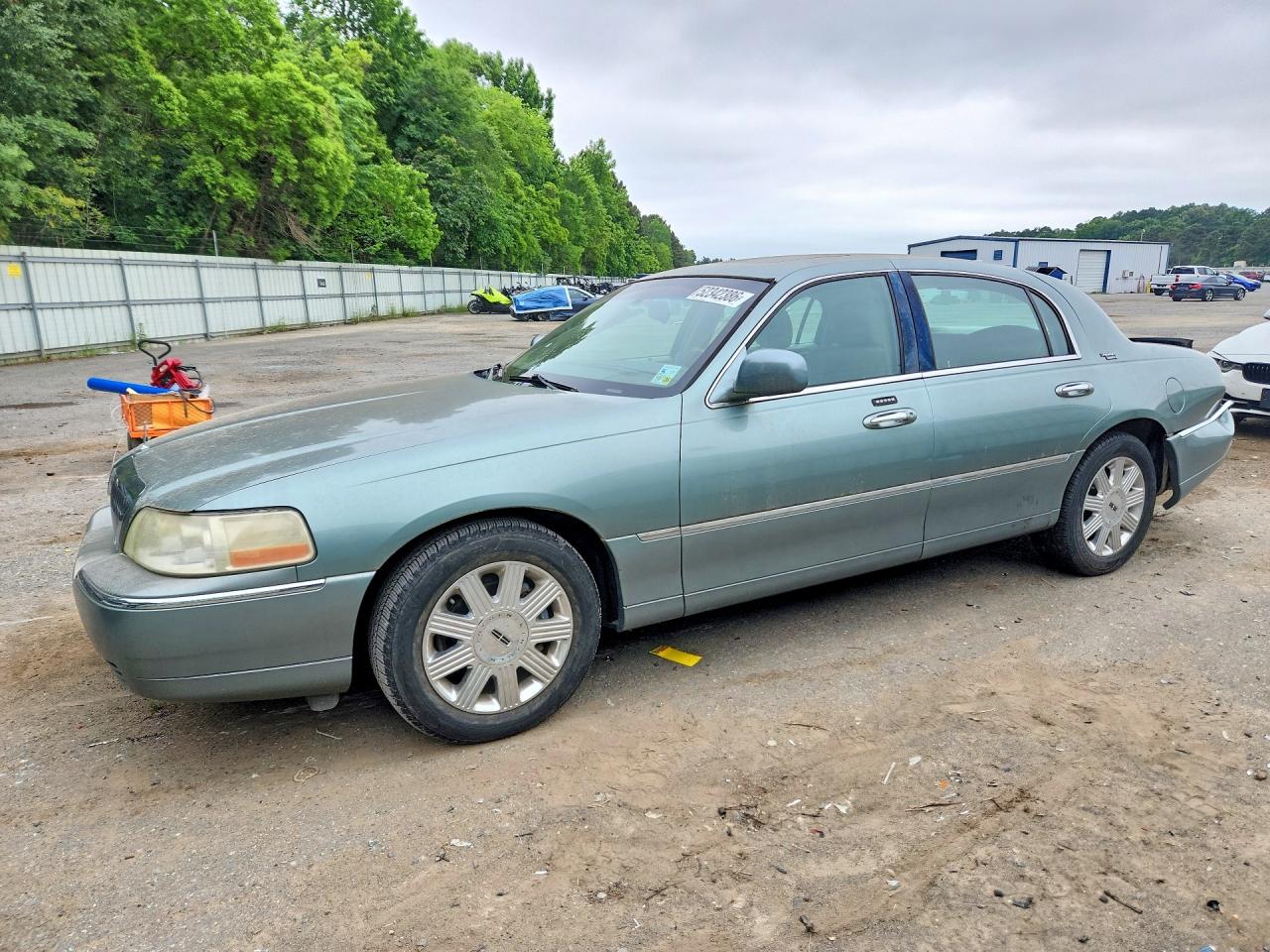 Salvage Lincoln Towncar Image