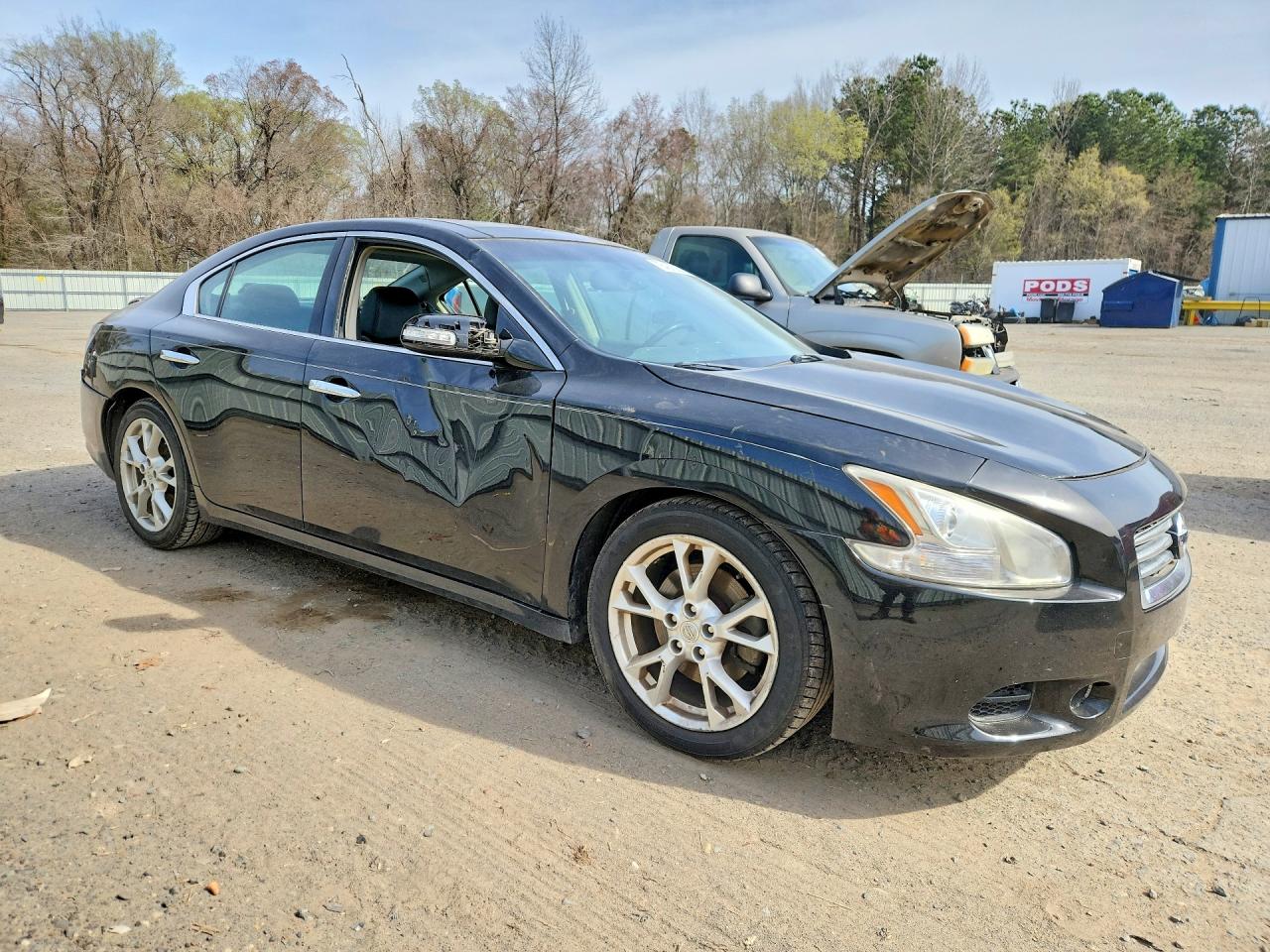 Nissan Maxima S