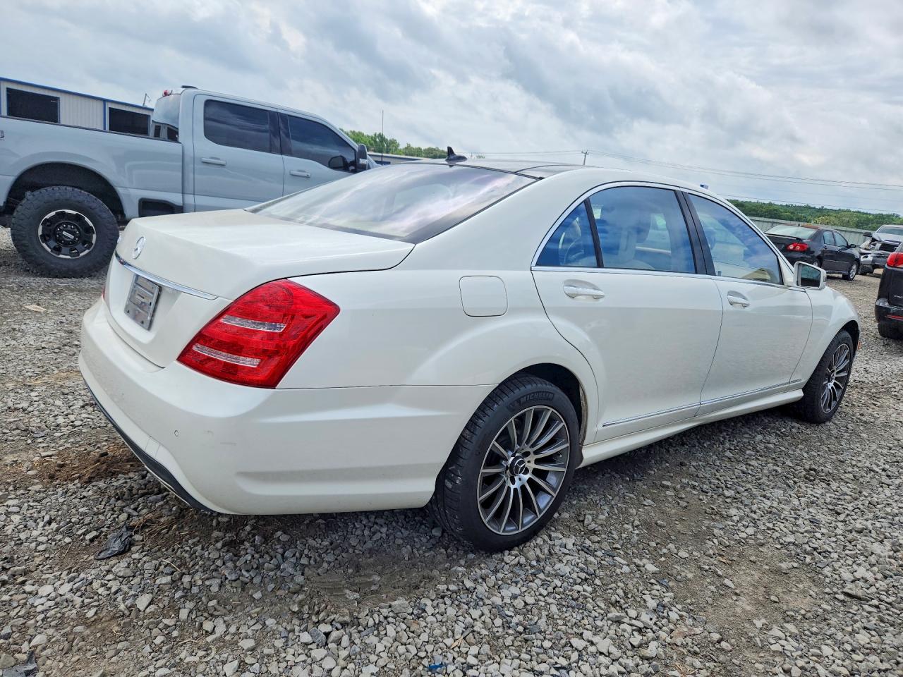 Mercedes-Benz S-Class 550