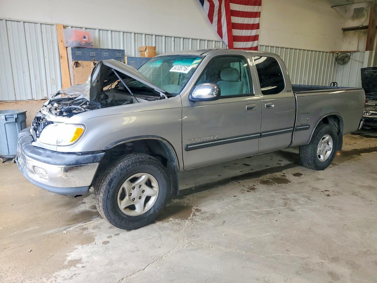 Salvage Toyota Tundra Image