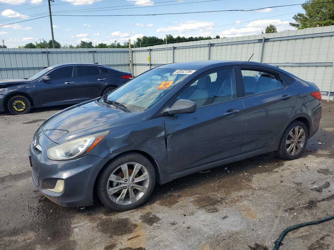Salvage Hyundai ACCENT Image