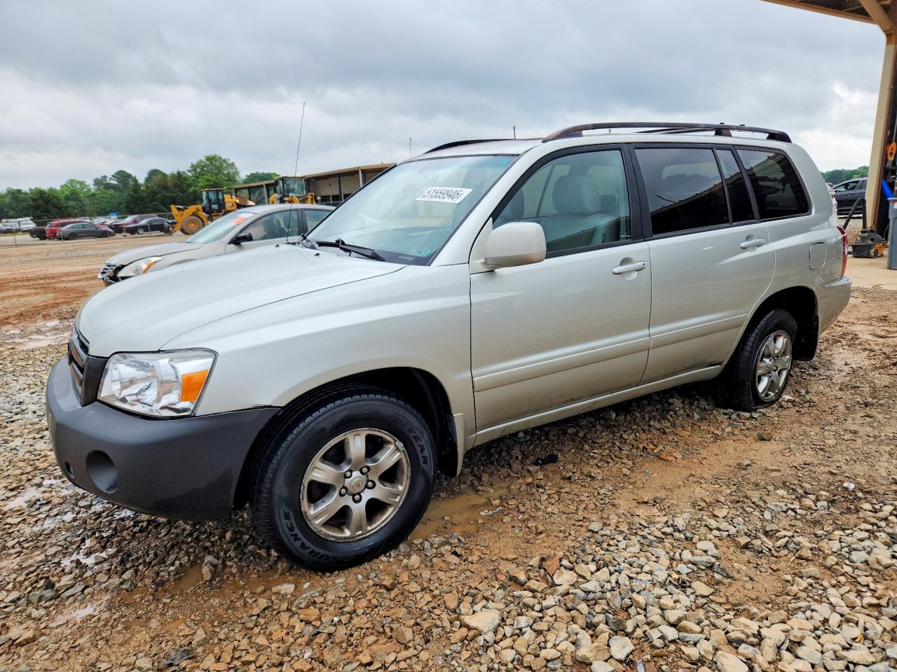 Salvage Toyota Highlander Image