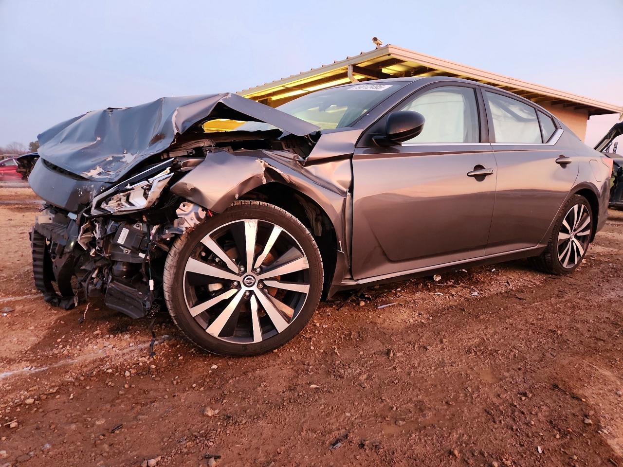 Salvage Nissan Altima Image