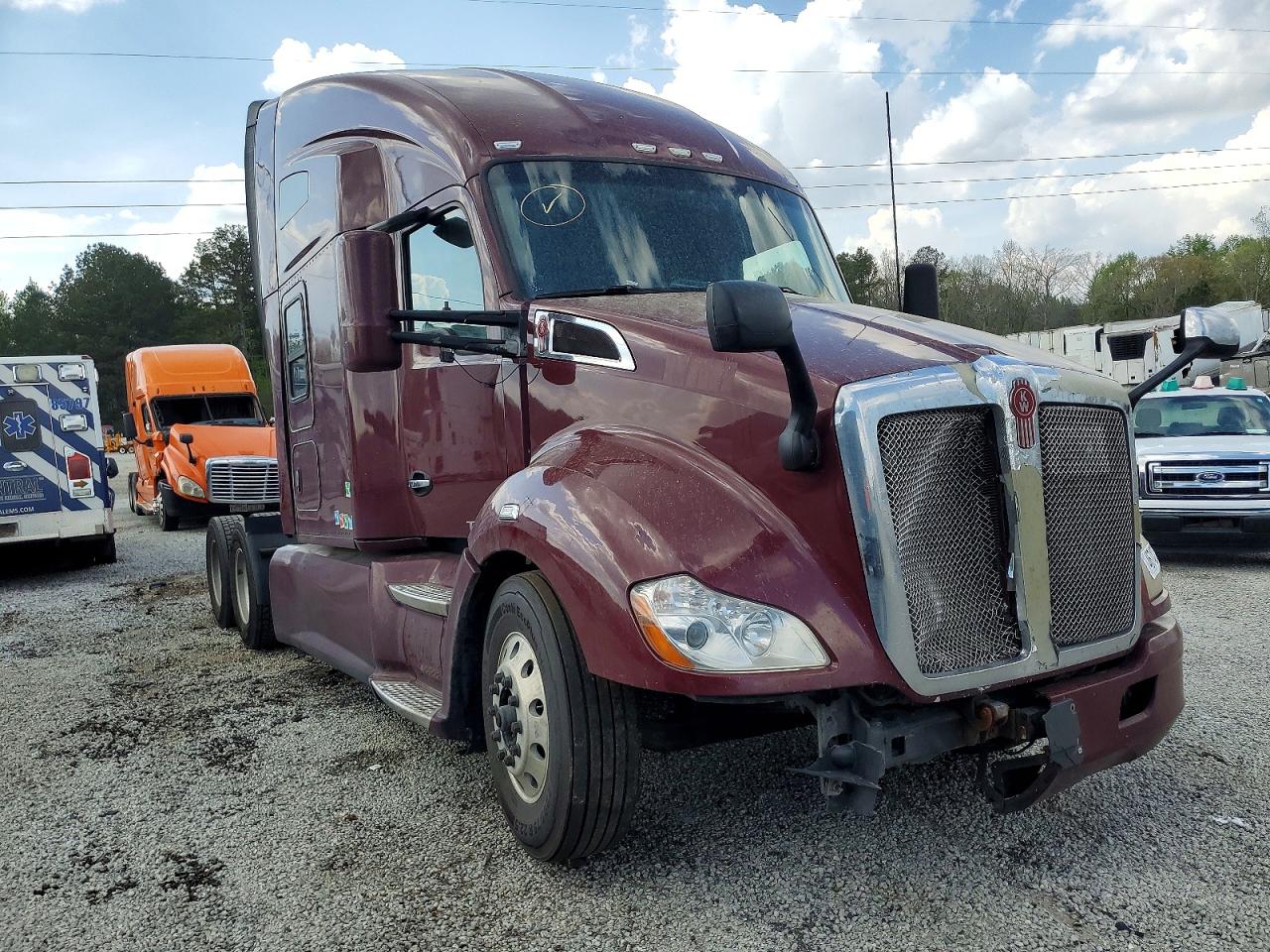 Salvage Kenworth Construction Image