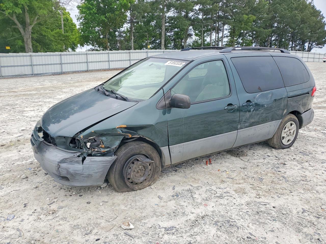 Salvage Toyota Sienna Image