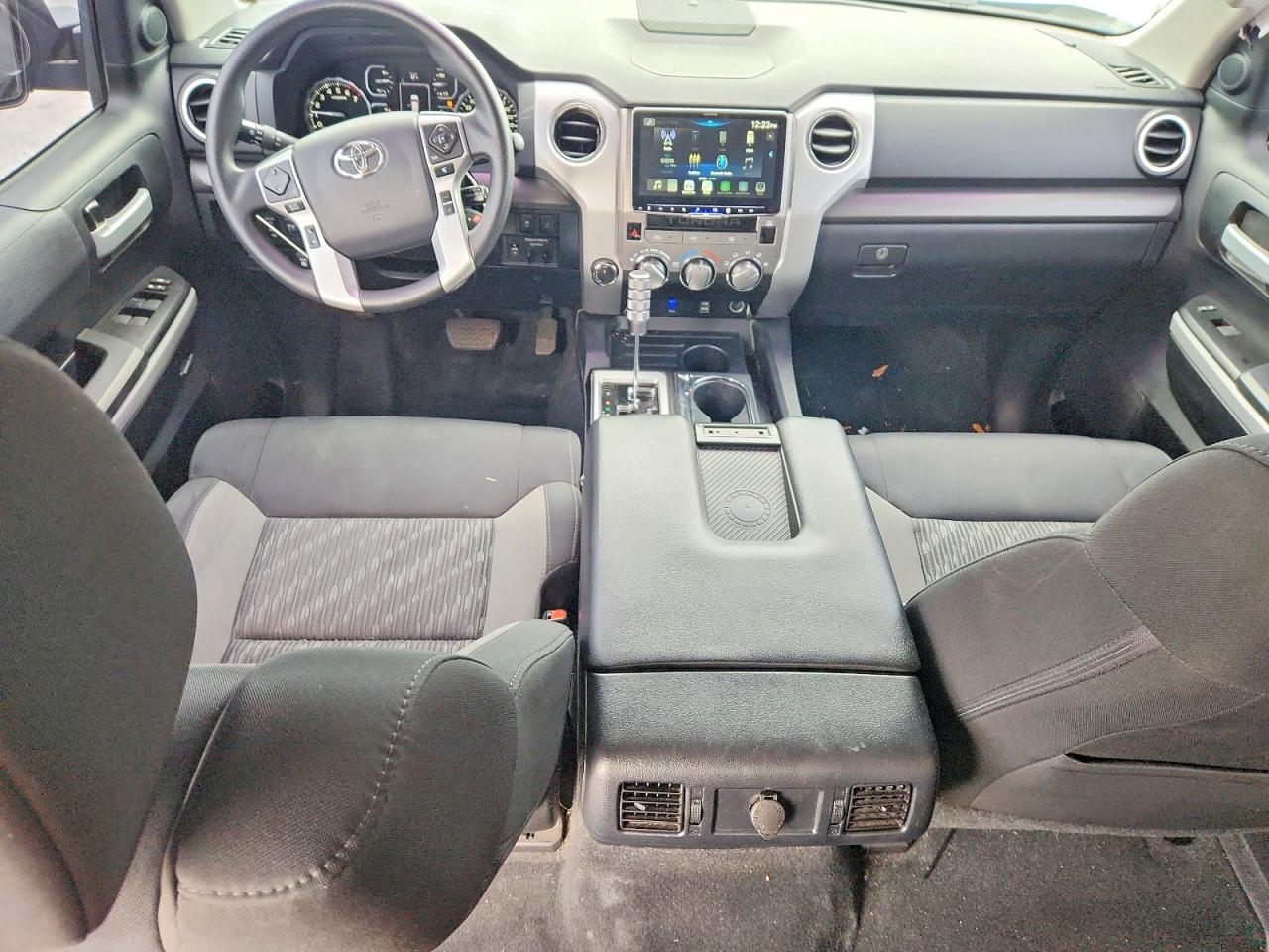 Toyota Tundra Crewmax Sr5