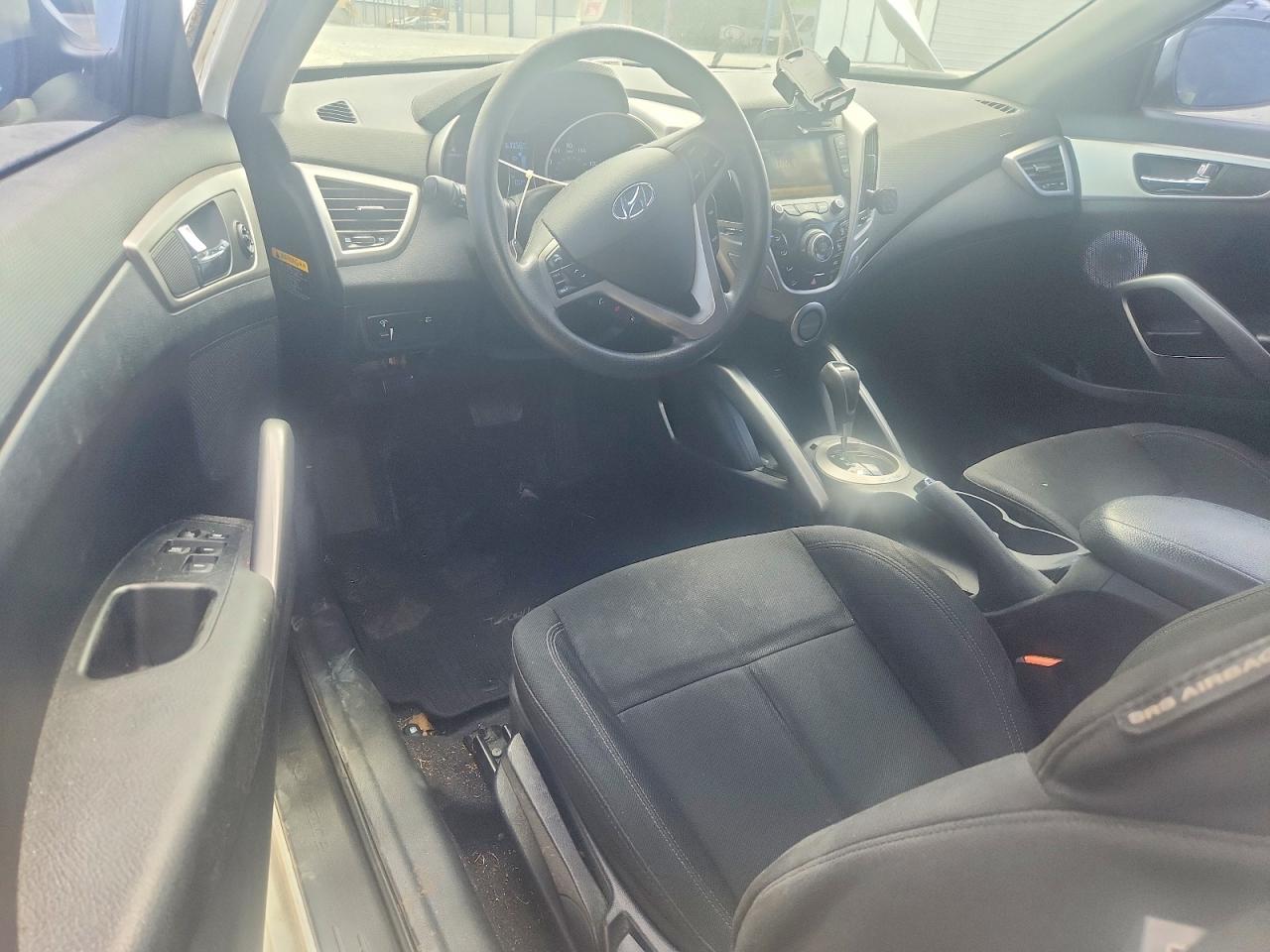 Hyundai VELOSTER Base