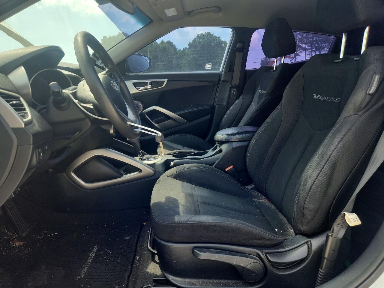 Hyundai VELOSTER Base