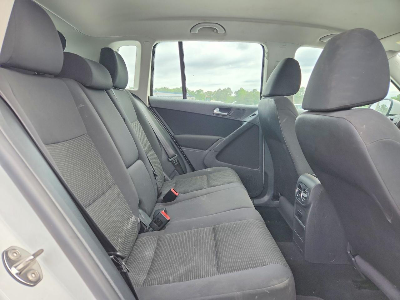 Volkswagen Tiguan S