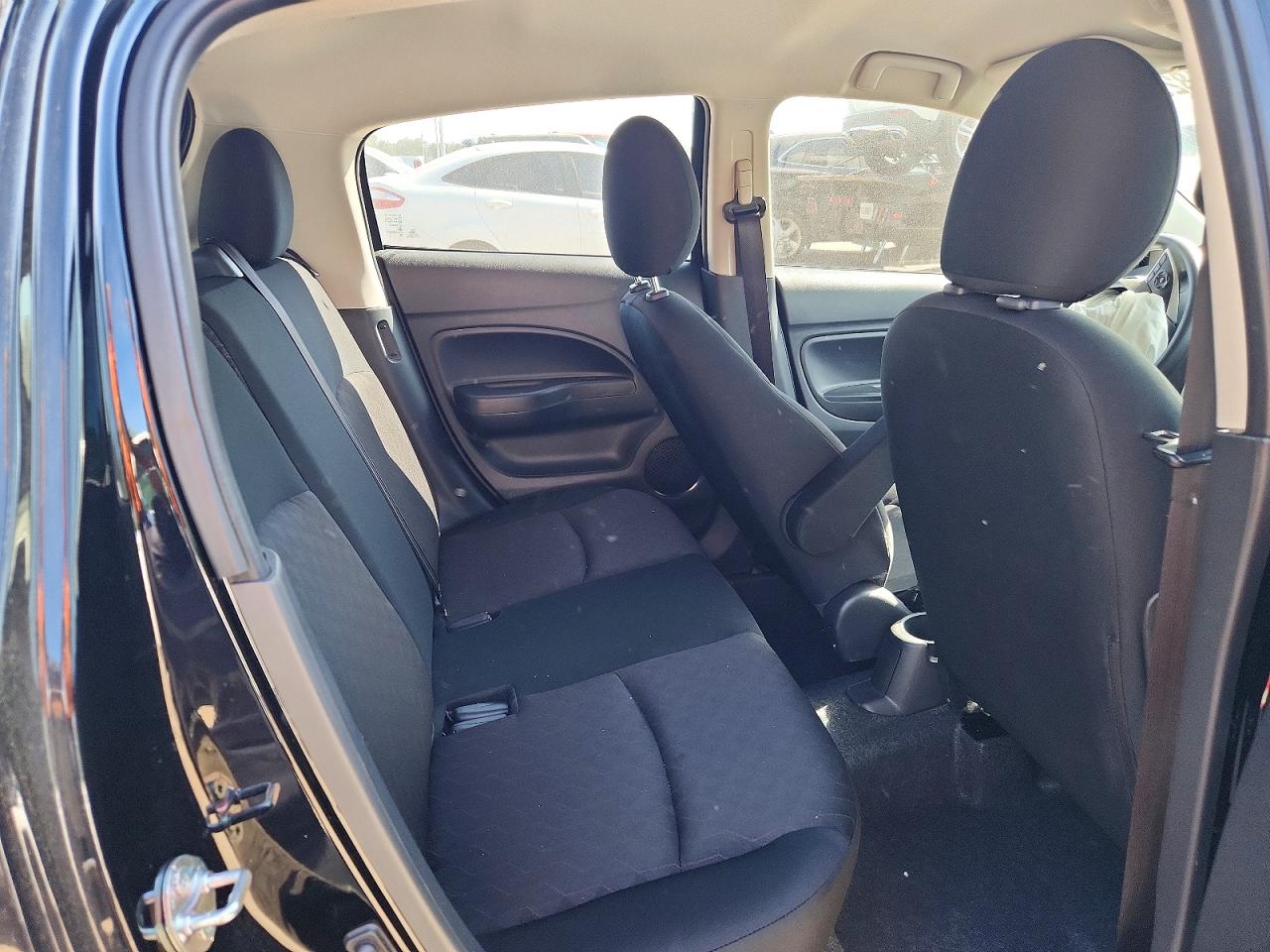 Mitsubishi Mirage Es