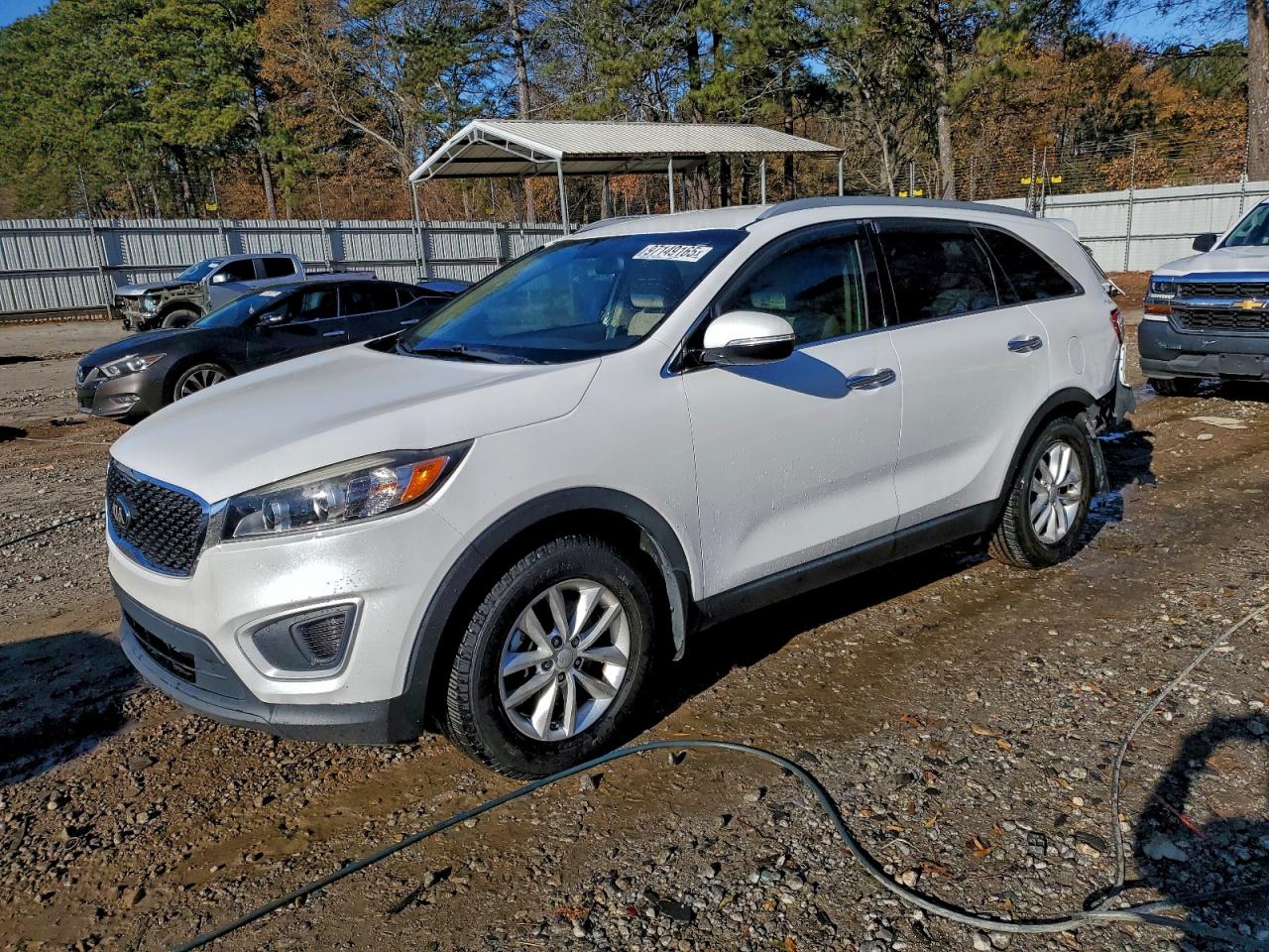 Salvage Kia Sorento Image