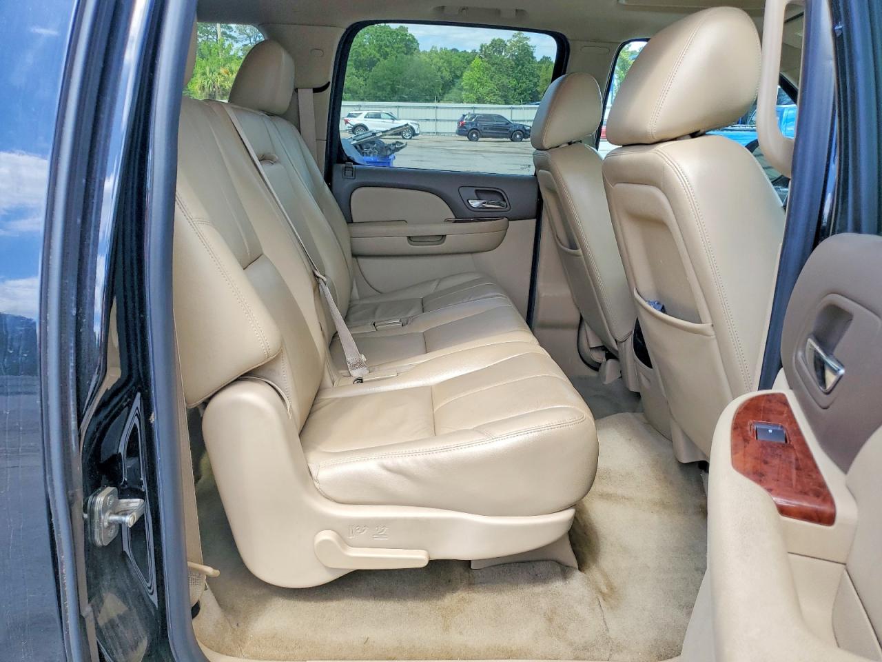 Chevrolet Suburban C1500 Lt