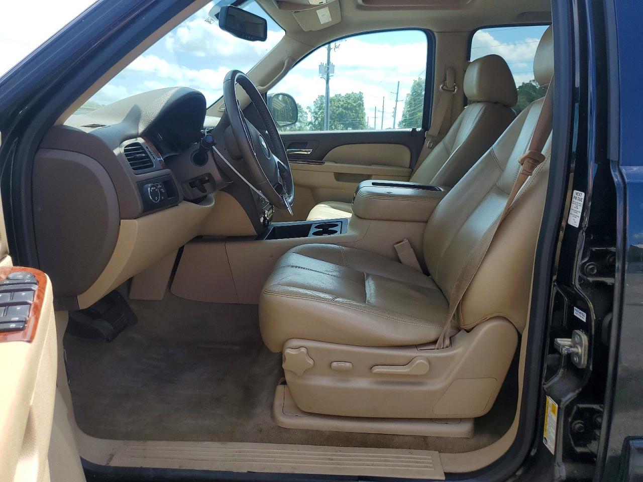 Chevrolet Suburban C1500 Lt