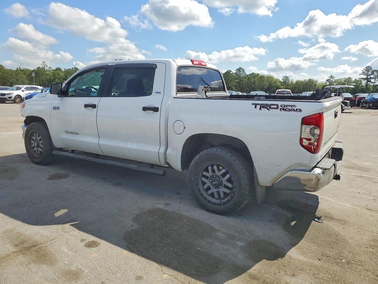 Toyota Tundra Crewmax Sr5