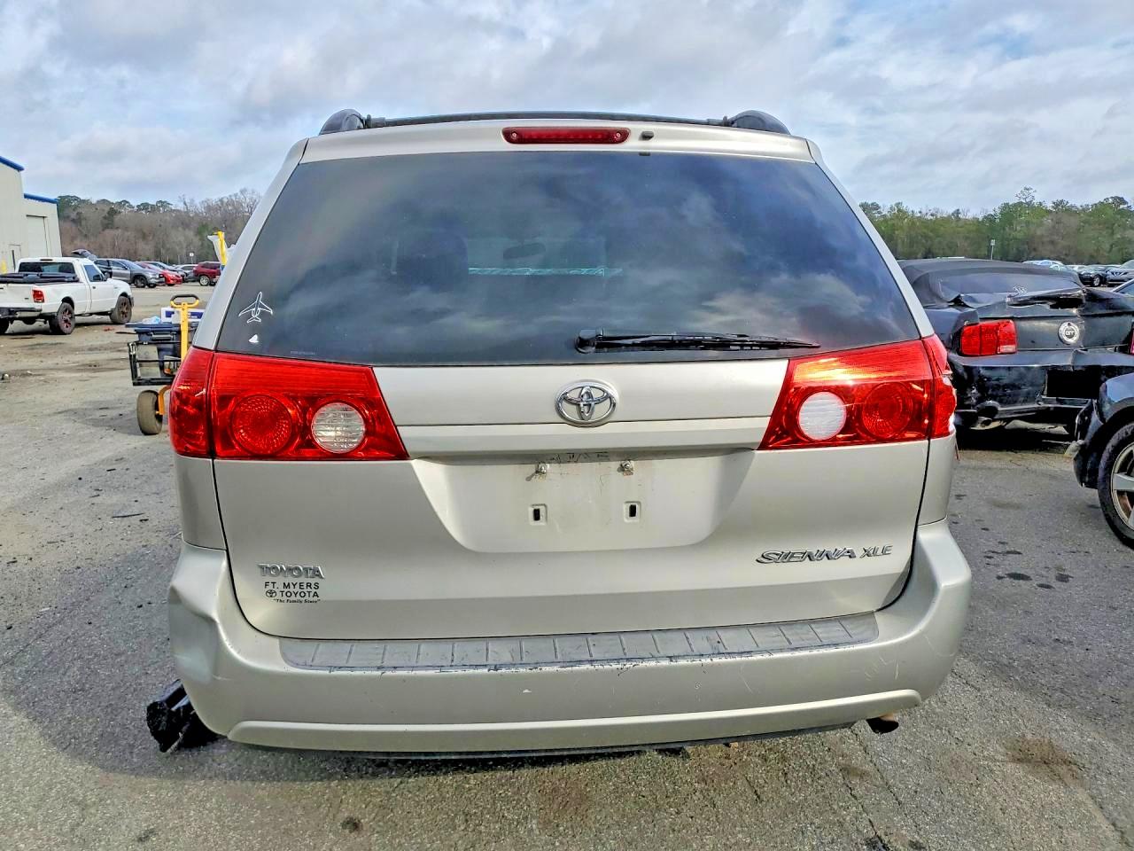 Toyota Sienna Xle