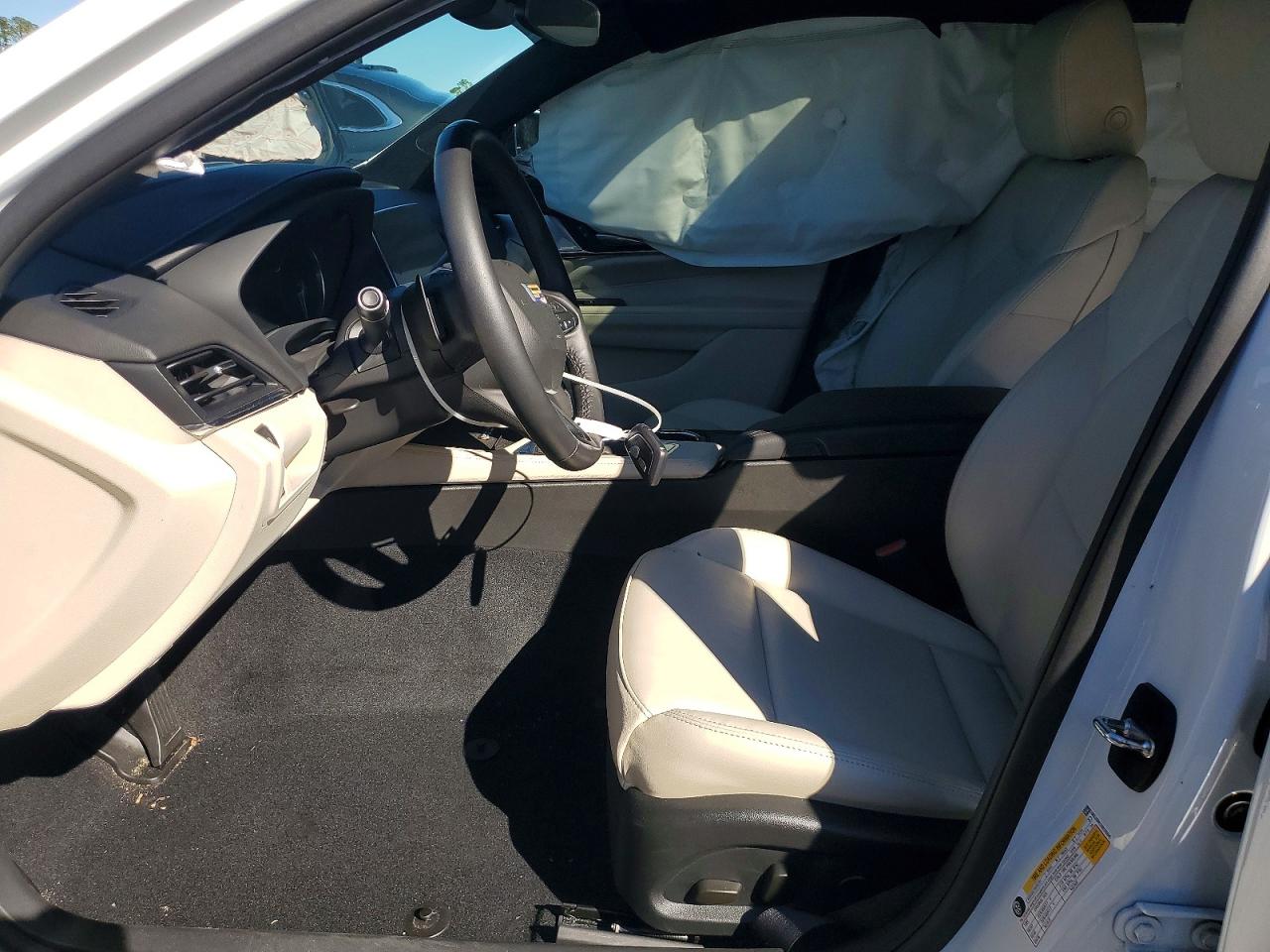 Cadillac CT4 Luxury +