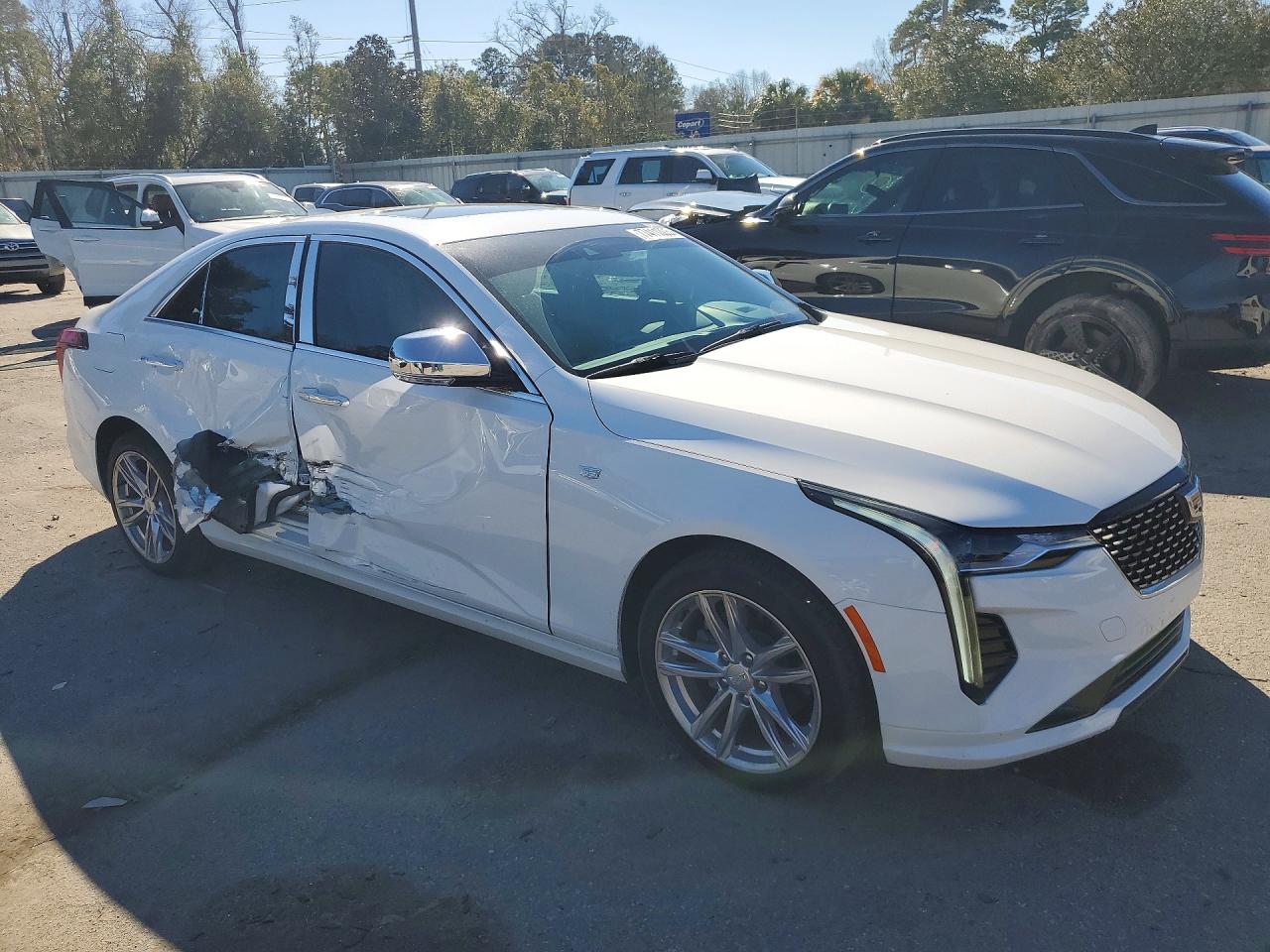 Cadillac CT4 Luxury +