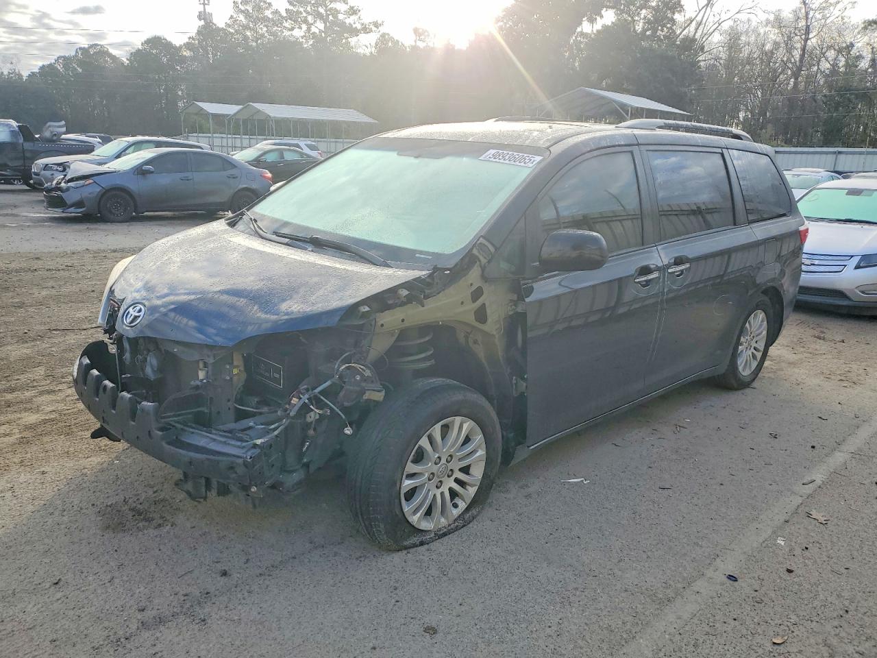 Salvage Toyota Sienna Image