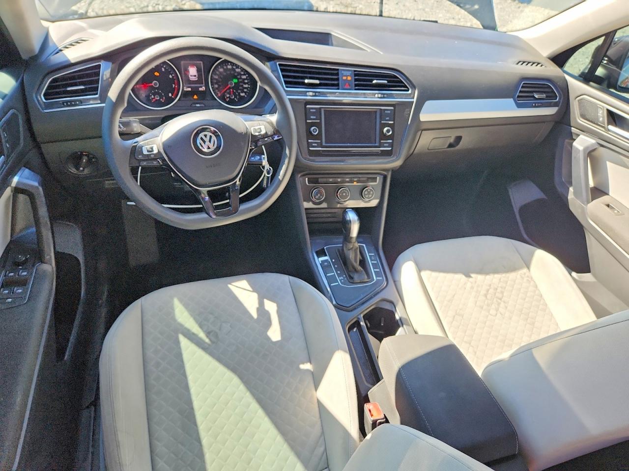Volkswagen Tiguan S