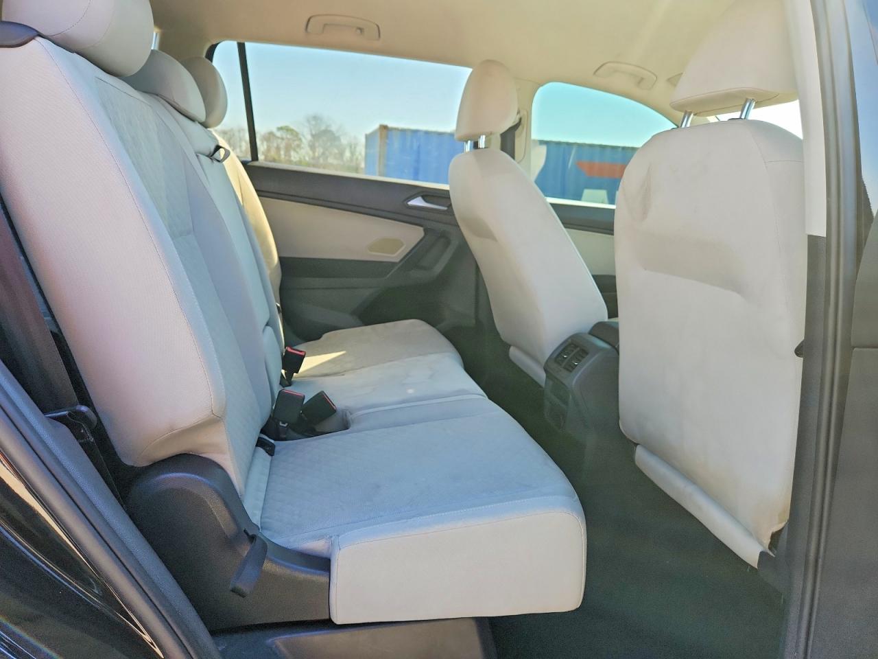 Volkswagen Tiguan S
