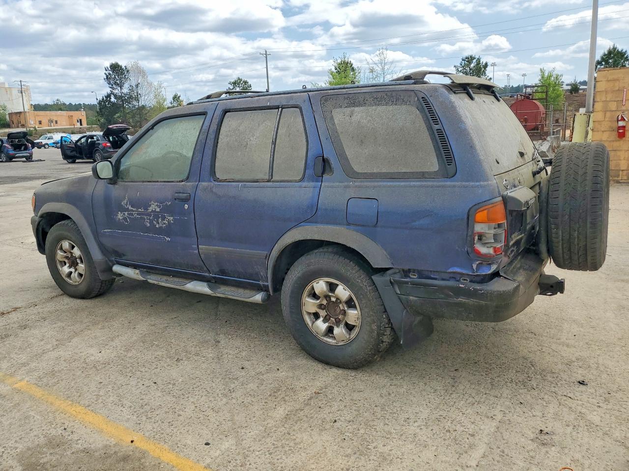 Nissan Pathfinder Xe