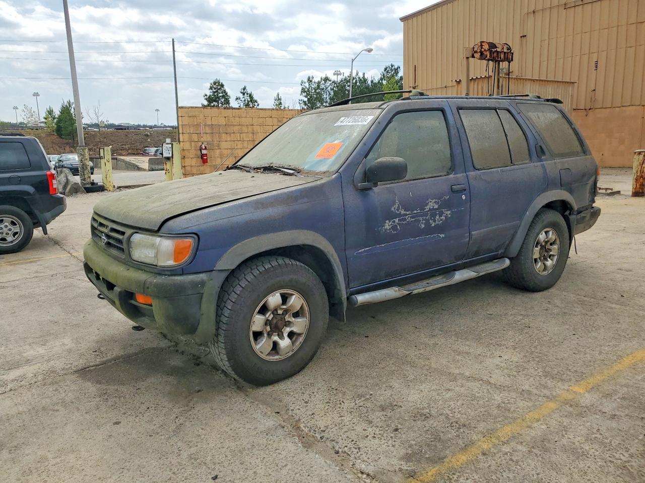 Salvage Nissan Pathfinder Image