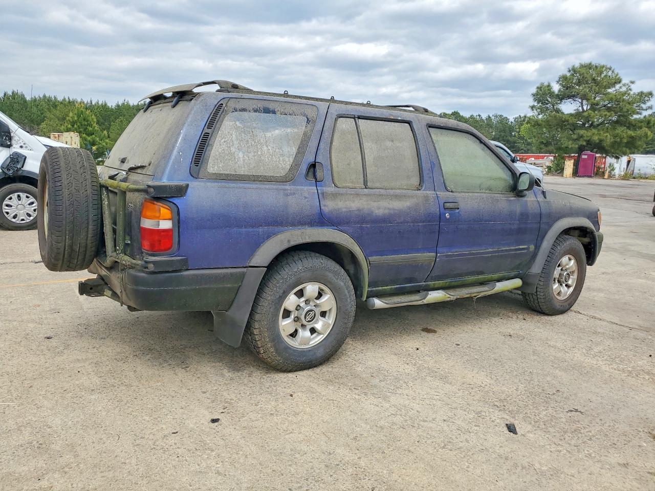 Nissan Pathfinder Xe