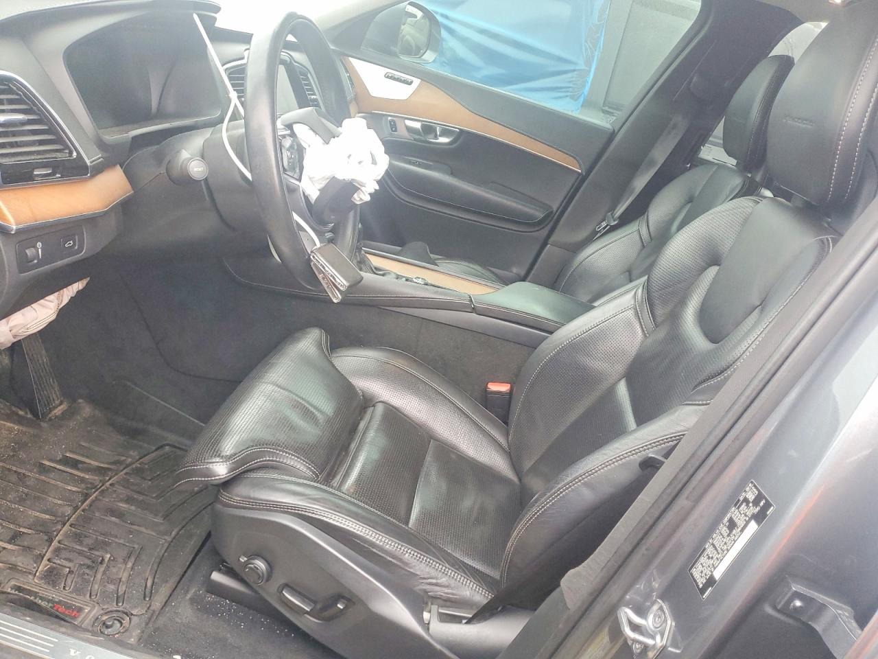 Volvo XC90 T6