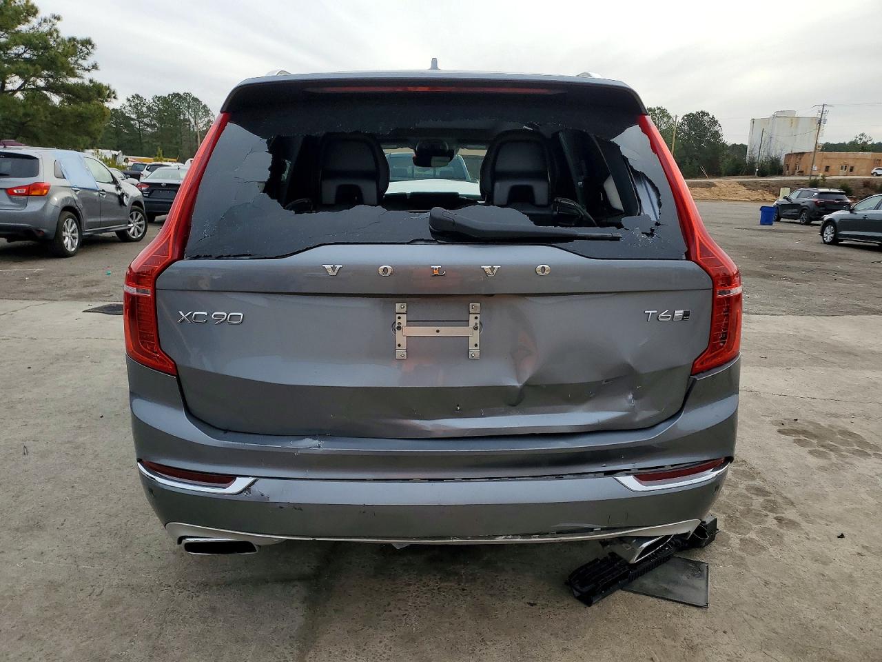 Volvo XC90 T6