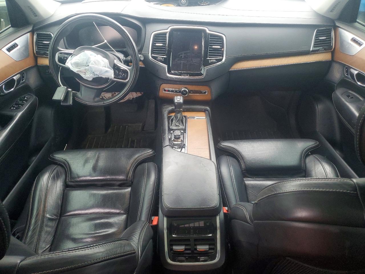 Volvo XC90 T6