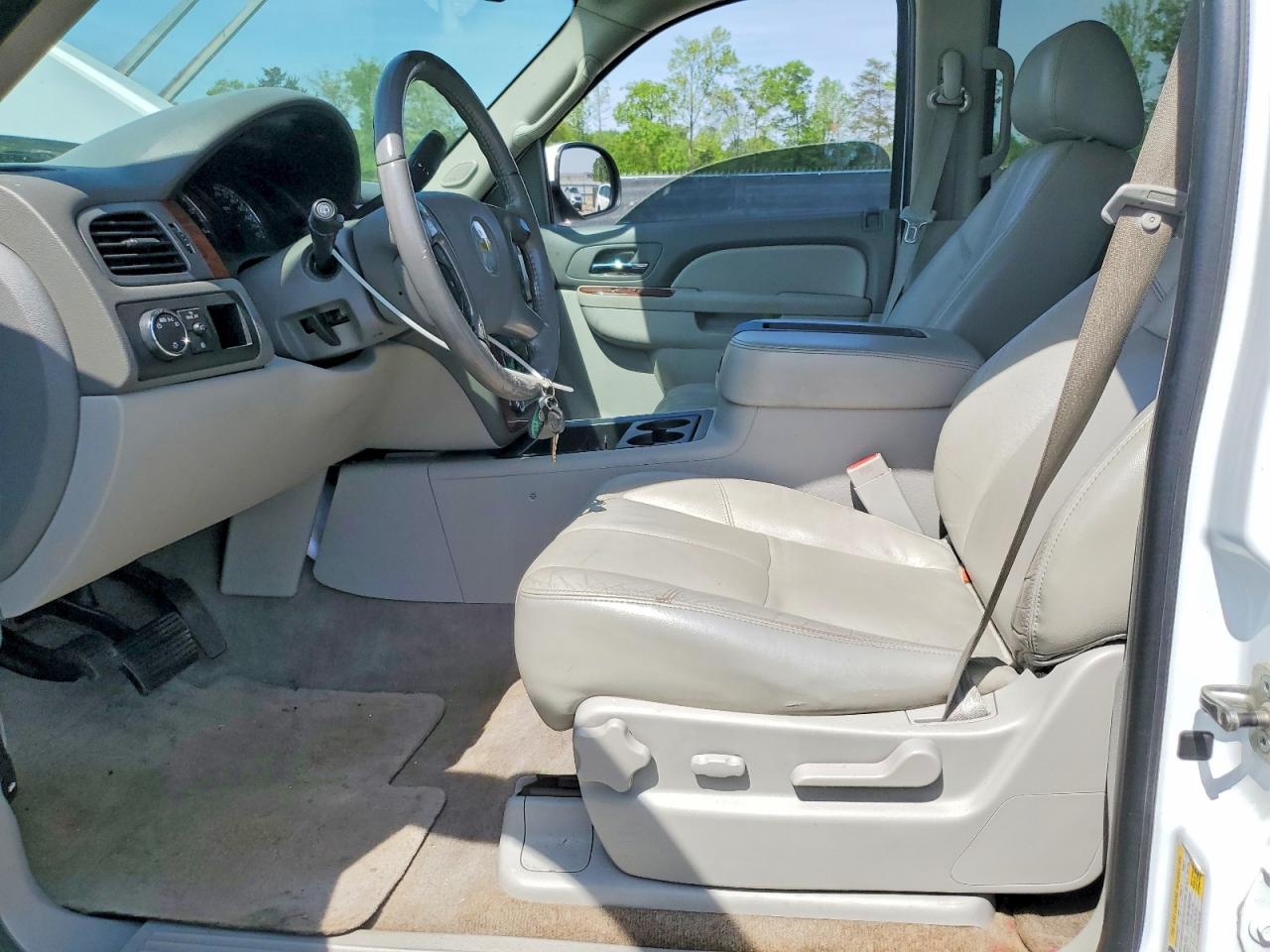 Chevrolet Suburban C1500 Lt