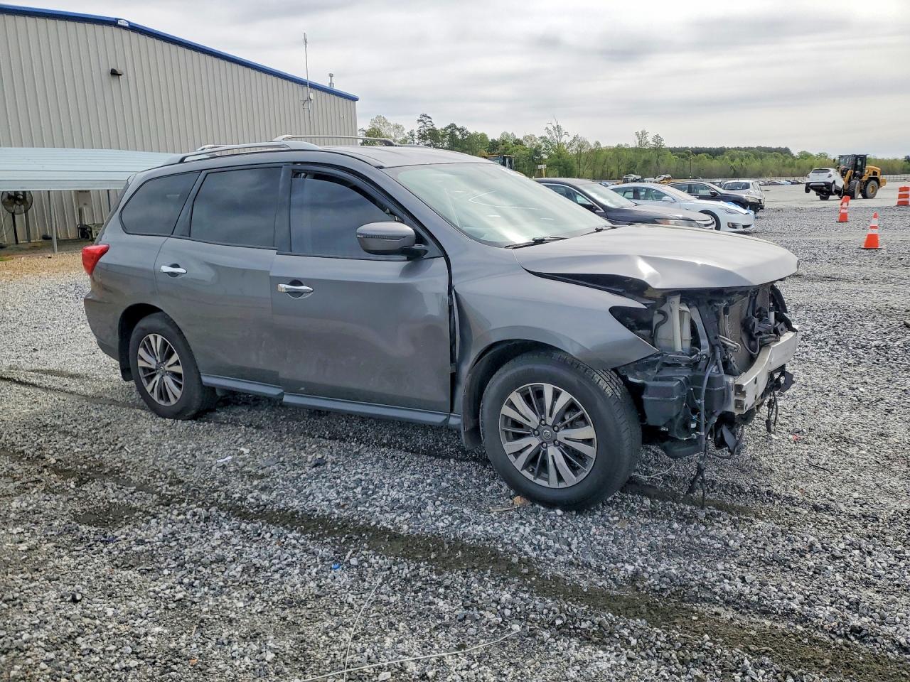 Nissan Pathfinder S