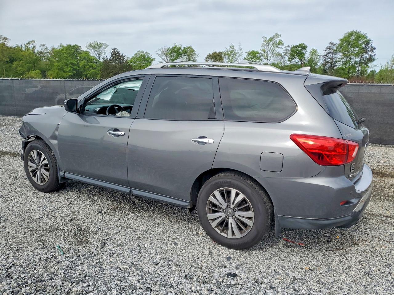 Nissan Pathfinder S
