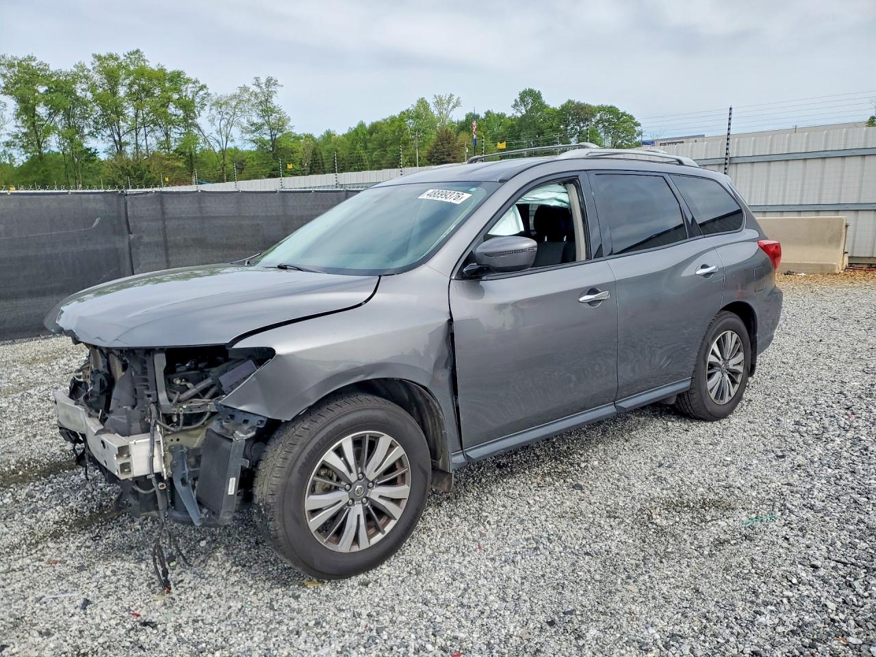 Salvage Nissan Pathfinder Image