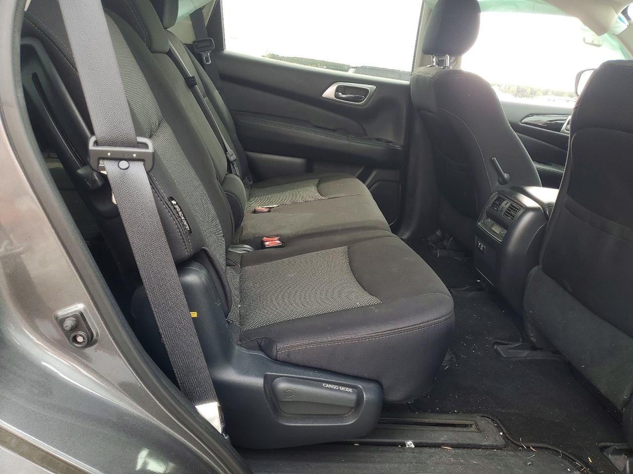 Nissan Pathfinder S