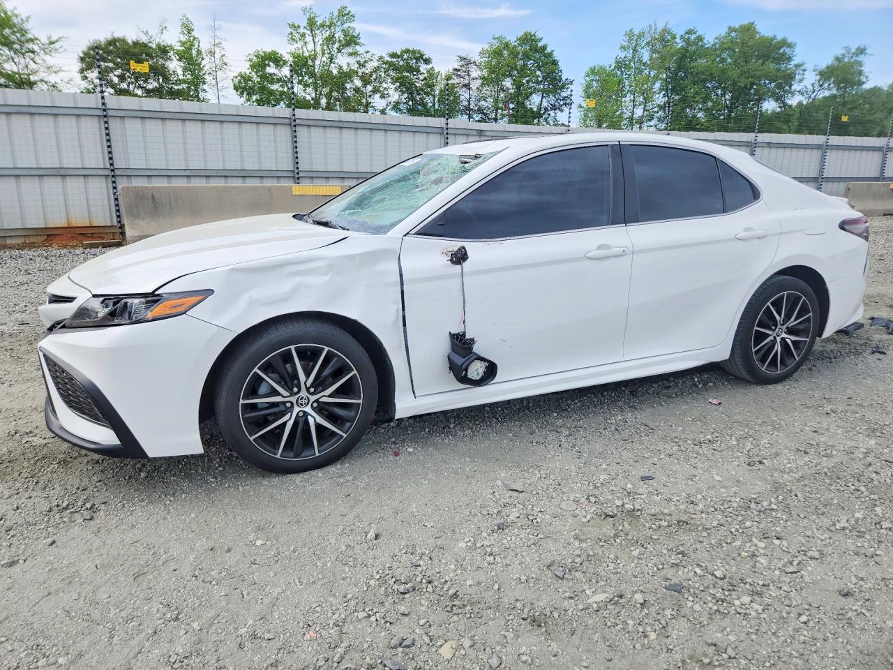 Salvage Toyota Camry Image