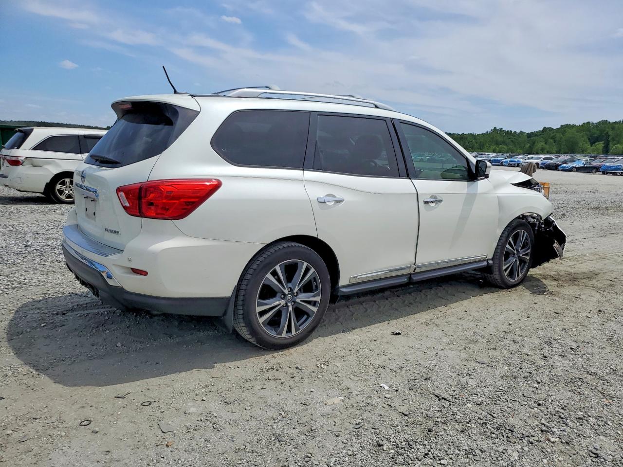 Nissan Pathfinder Platinum
