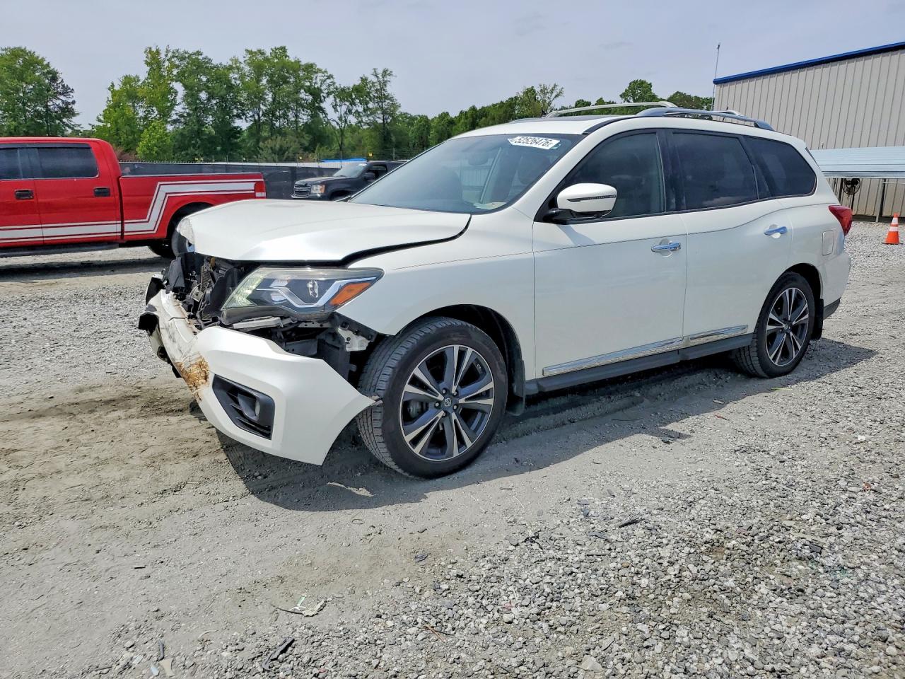 Salvage Nissan Pathfinder Image