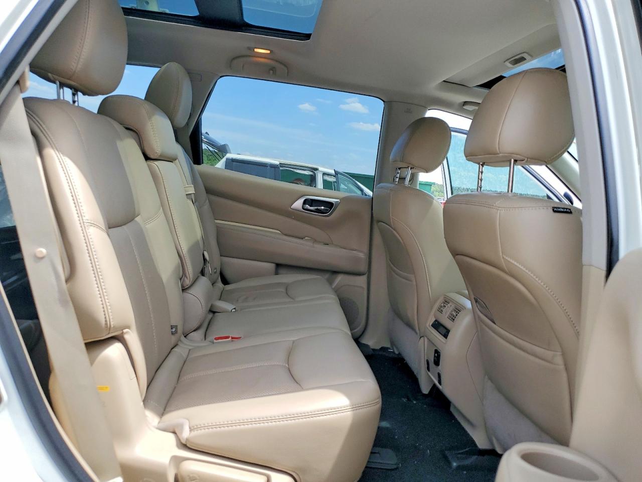 Nissan Pathfinder Platinum
