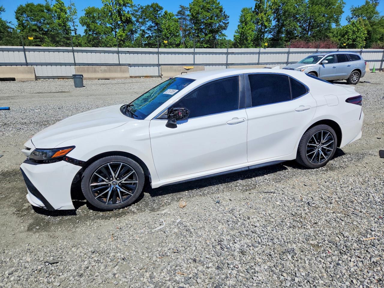 Salvage Toyota Camry Image