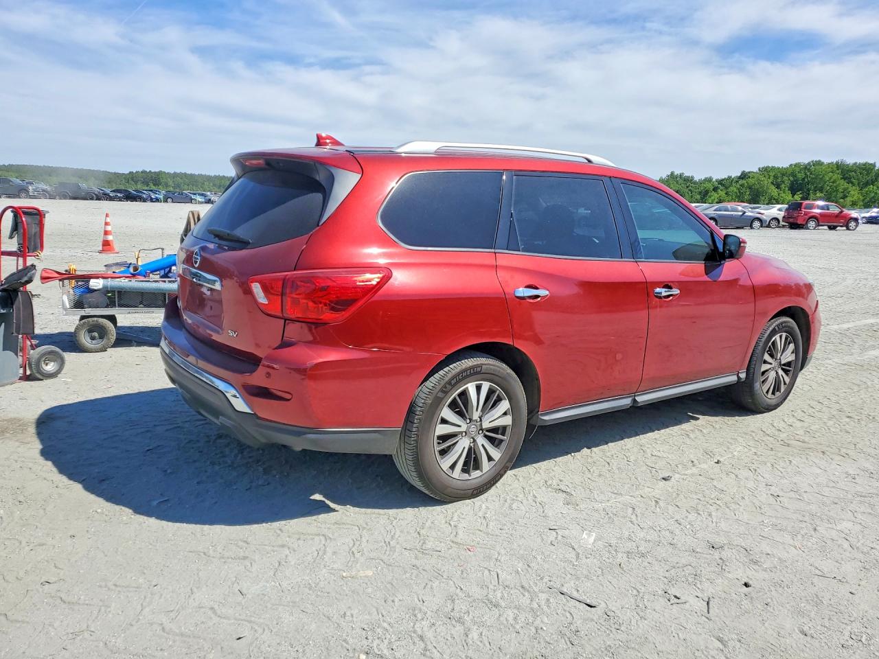 Nissan Pathfinder Sv
