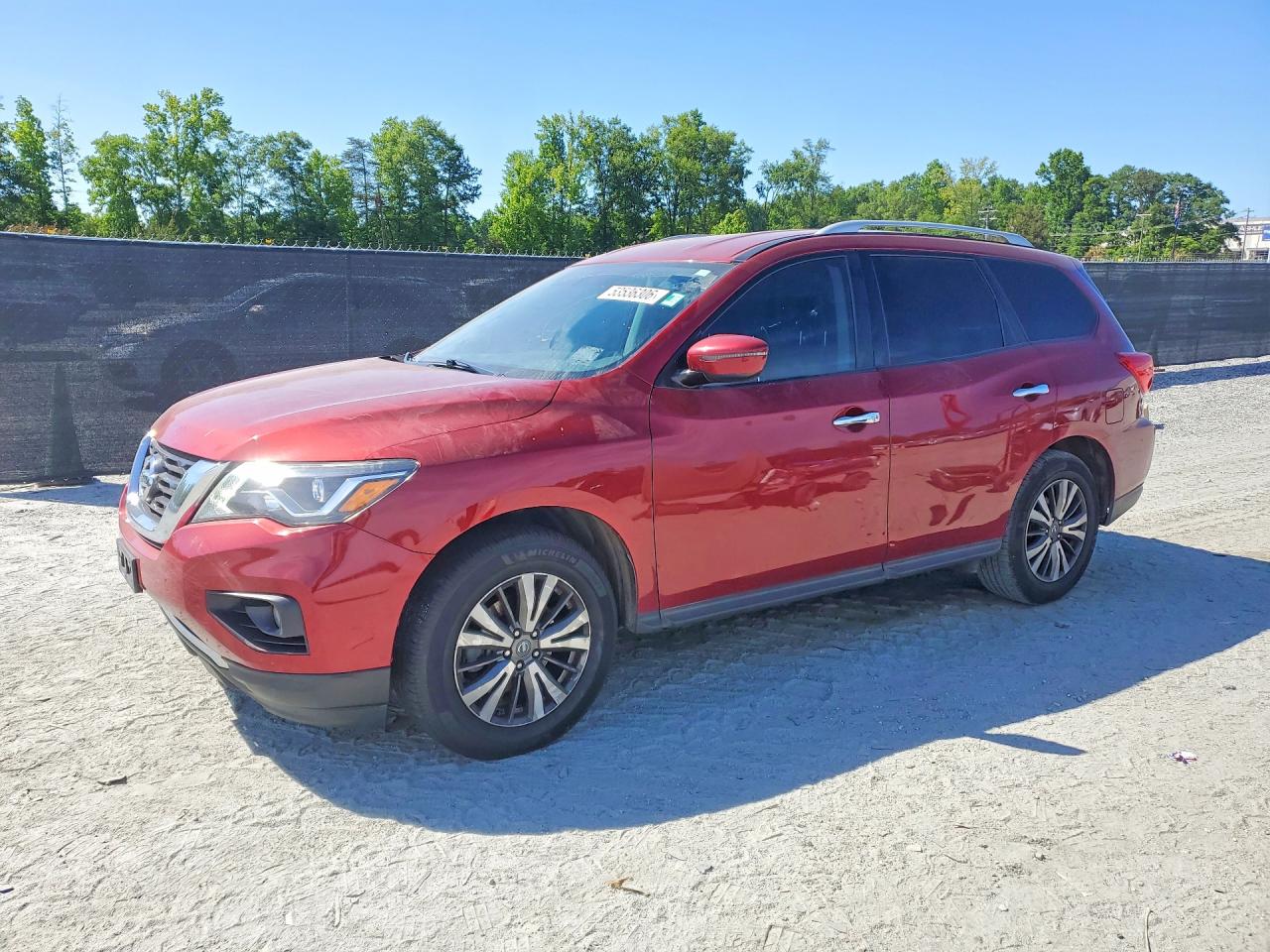 Salvage Nissan Pathfinder Image
