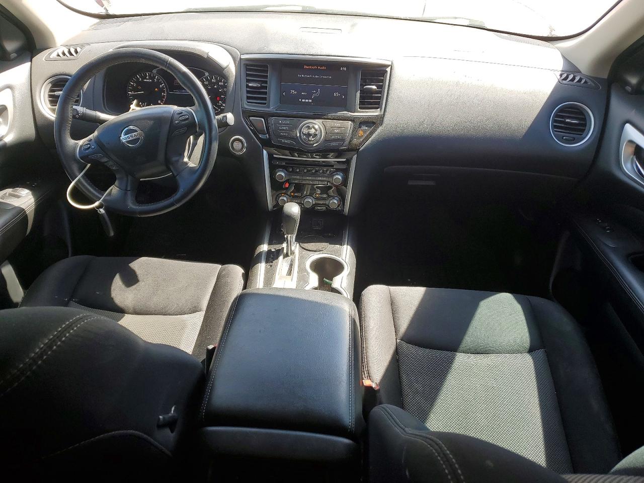 Nissan Pathfinder Sv
