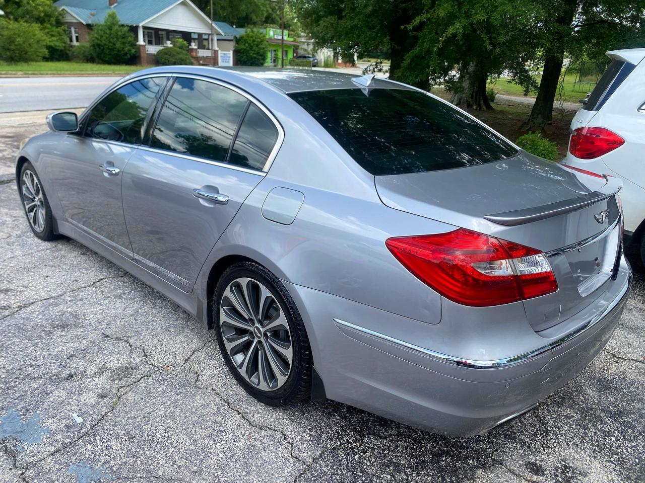 Hyundai Genesis 5.0l